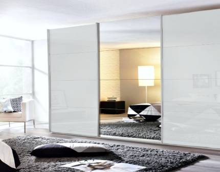 Dulap cu usi glisante KULMBACH 361x229x62cm alb alpin/ alb lucios - oglinda configurabil